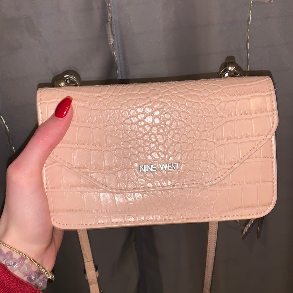 LIKE NEW NINE WEST BABY PINK ALLIGATOR PRINT SHOULDER BAG